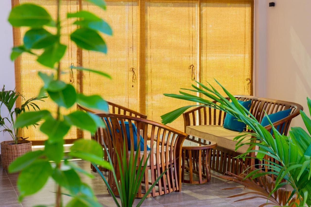 Nihaali Maldives Hotel Kudarikilu Exterior photo